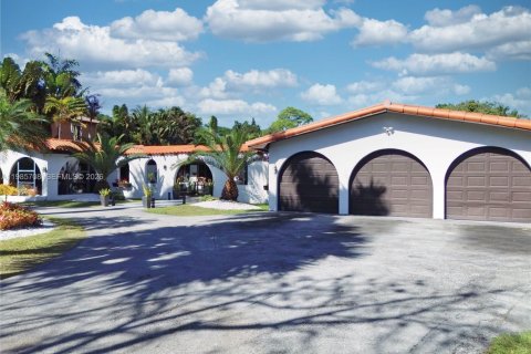 House in Pinecrest, Florida 4 bedrooms, 285.3 sq.m. № 2057623