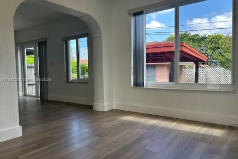 Villa ou maison à vendre à Miami, Floride: 3 chambres, 136.75 m2 № 1995909 - photo 4