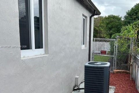 Villa ou maison à vendre à Miami, Floride: 3 chambres, 136.75 m2 № 1995909 - photo 15