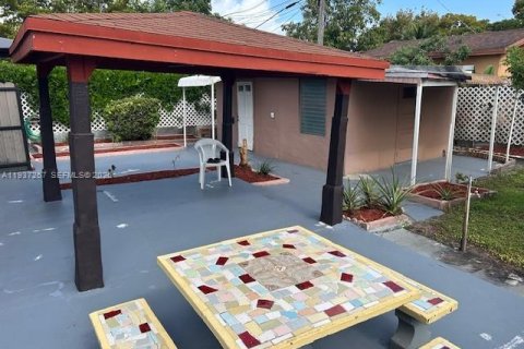 Villa ou maison à vendre à Miami, Floride: 3 chambres, 136.75 m2 № 1995909 - photo 12