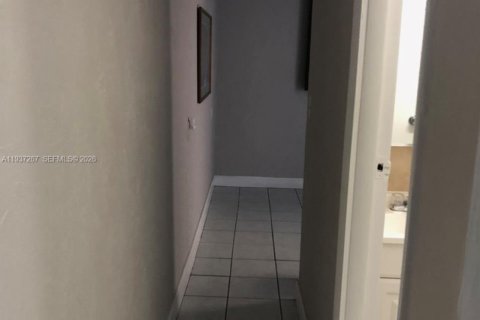 Villa ou maison à vendre à Miami, Floride: 3 chambres, 136.75 m2 № 1995909 - photo 23