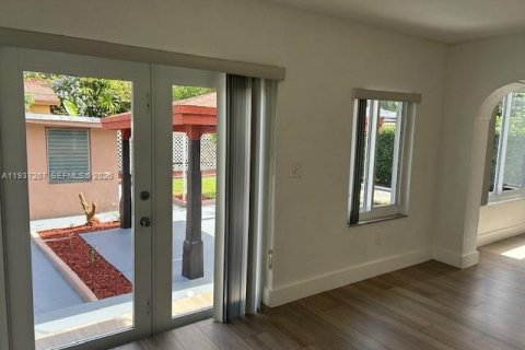 Villa ou maison à vendre à Miami, Floride: 3 chambres, 136.75 m2 № 1995909 - photo 11