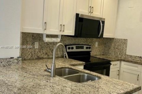 Villa ou maison à vendre à Miami, Floride: 3 chambres, 136.75 m2 № 1995909 - photo 9