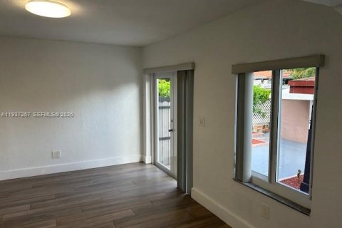 Villa ou maison à vendre à Miami, Floride: 3 chambres, 136.75 m2 № 1995909 - photo 10