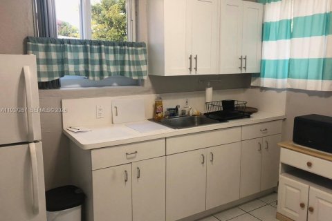 Villa ou maison à vendre à Miami, Floride: 3 chambres, 136.75 m2 № 1995909 - photo 18