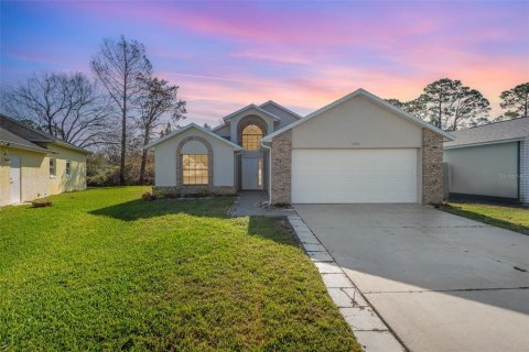 House in Port Orange, Florida 3 bedrooms, 105.63 sq.m. № 2207058 - photo 2