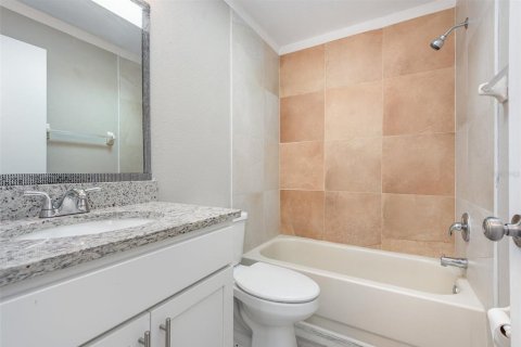 House in Port Orange, Florida 3 bedrooms, 105.63 sq.m. № 2207058 - photo 22