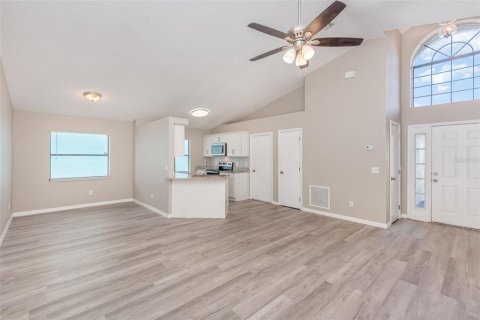 House in Port Orange, Florida 3 bedrooms, 105.63 sq.m. № 2207058 - photo 7