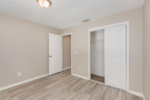 House in Port Orange, Florida 3 bedrooms, 105.63 sq.m. № 2207058 - photo 20