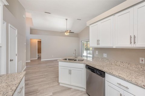House in Port Orange, Florida 3 bedrooms, 105.63 sq.m. № 2207058 - photo 9