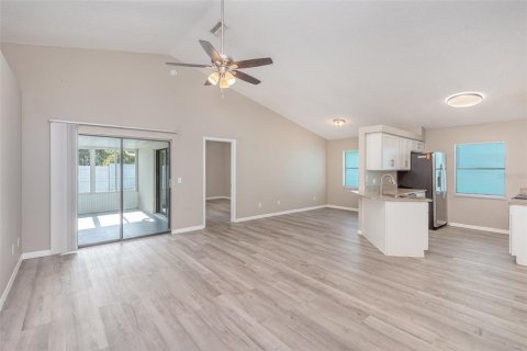 House in Port Orange, Florida 3 bedrooms, 105.63 sq.m. № 2207058 - photo 6