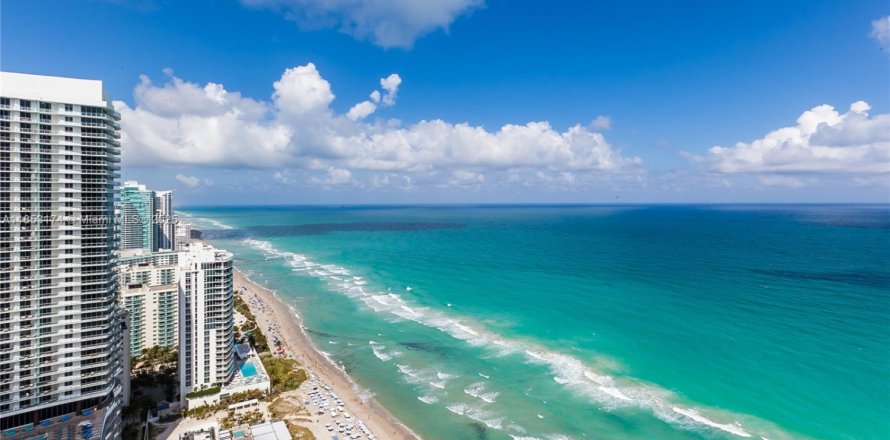 Condo à Hallandale Beach, Floride, 3 chambres № 1888886
