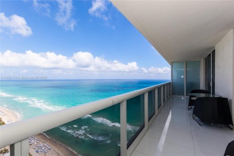 Condo in Hallandale Beach, Florida, 3 bedrooms  № 1888886 - photo 14