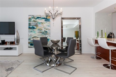 Condo in Hallandale Beach, Florida, 3 bedrooms  № 1888886 - photo 4