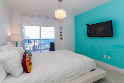 Condo in Hallandale Beach, Florida, 3 bedrooms  № 1888886 - photo 11