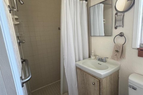 House in Riviera Beach, Florida 2 bedrooms, 61.32 sq.m. № 2177001 - photo 9