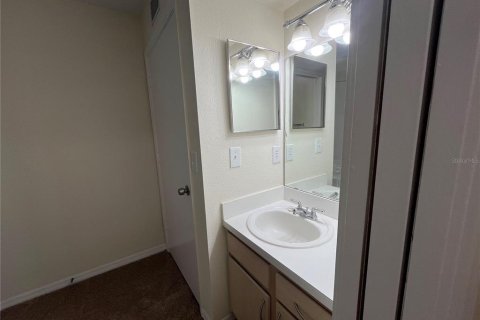Condo in Orlando, Florida, 2 bedrooms  № 1906897 - photo 16