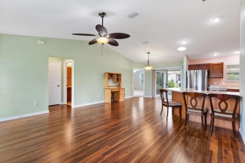House in The Villages, Florida 2 bedrooms, 106.09 sq.m. № 2231026 - photo 5