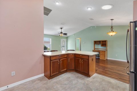 House in The Villages, Florida 2 bedrooms, 106.09 sq.m. № 2231026 - photo 11