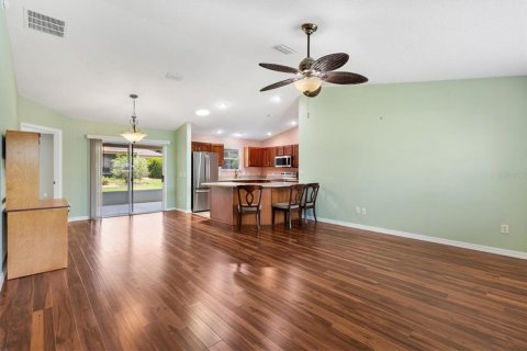 House in The Villages, Florida 2 bedrooms, 106.09 sq.m. № 2231026 - photo 4