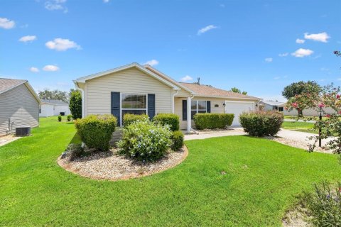 House in The Villages, Florida 2 bedrooms, 106.09 sq.m. № 2231026 - photo 27