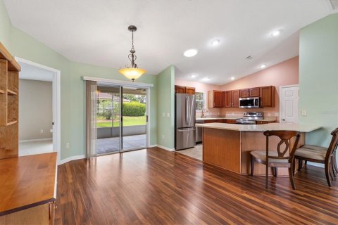 House in The Villages, Florida 2 bedrooms, 106.09 sq.m. № 2231026 - photo 6