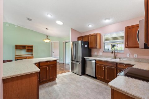 House in The Villages, Florida 2 bedrooms, 106.09 sq.m. № 2231026 - photo 12