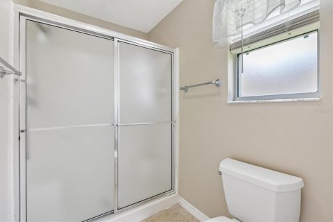 House in The Villages, Florida 2 bedrooms, 106.09 sq.m. № 2231026 - photo 16