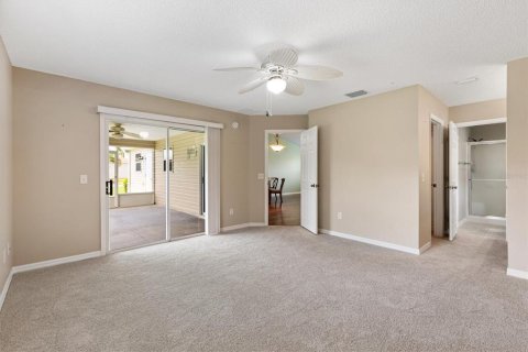 House in The Villages, Florida 2 bedrooms, 106.09 sq.m. № 2231026 - photo 14