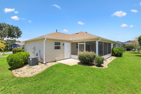 House in The Villages, Florida 2 bedrooms, 106.09 sq.m. № 2231026 - photo 25