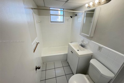 Снять в аренду кондоминиум в Майами, Флорида 2 спальни, 70.61м2, № 1998108 - фото 14