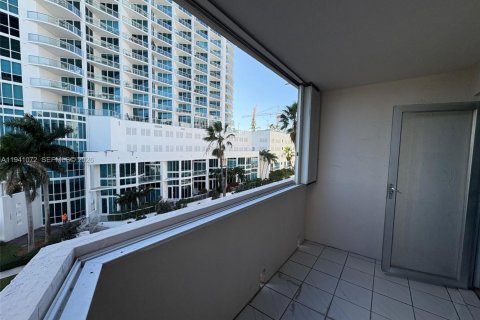 Снять в аренду кондоминиум в Майами, Флорида 2 спальни, 70.61м2, № 1998108 - фото 16