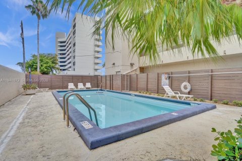 Condominio en alquiler en Miami, Florida, 2 dormitorios, 70.61 m2 № 1998108 - foto 22