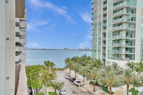 Condominio en alquiler en Miami, Florida, 2 dormitorios, 70.61 m2 № 1998108 - foto 23