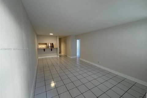 Снять в аренду кондоминиум в Майами, Флорида 2 спальни, 70.61м2, № 1998108 - фото 9