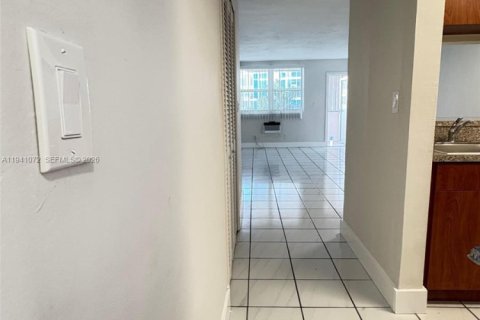 Кондоминиум с 2 спальнями в Майами, Флорида № 1998108