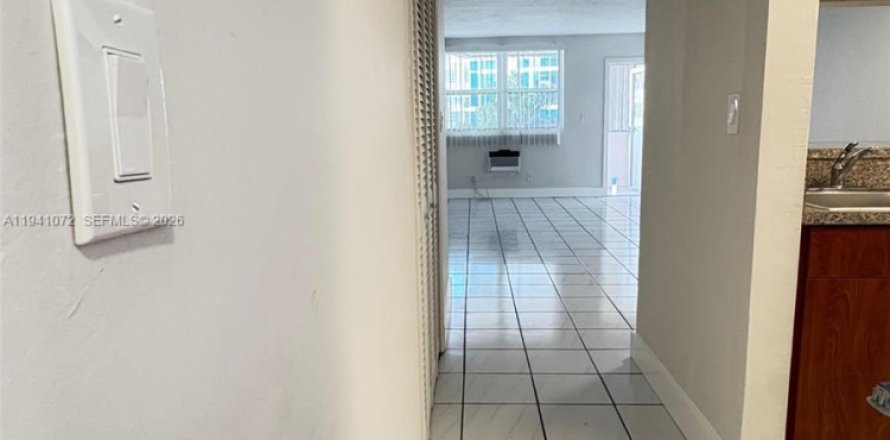 Кондоминиум с 2 спальнями в Майами, Флорида № 1998108