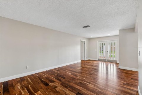 Villa ou maison à vendre à Tampa, Floride: 3 chambres, 208.1 m2 № 2235994 - photo 16