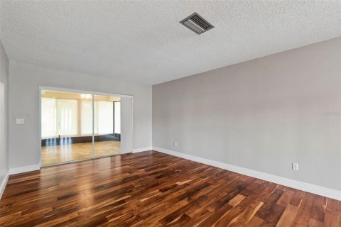 Villa ou maison à vendre à Tampa, Floride: 3 chambres, 208.1 m2 № 2235994 - photo 15