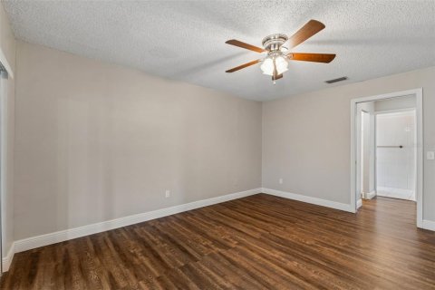 Villa ou maison à vendre à Tampa, Floride: 3 chambres, 208.1 m2 № 2235994 - photo 13