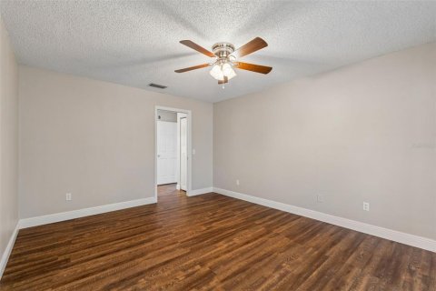 Villa ou maison à vendre à Tampa, Floride: 3 chambres, 208.1 m2 № 2235994 - photo 12