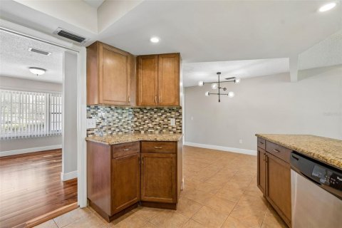 Villa ou maison à vendre à Tampa, Floride: 3 chambres, 208.1 m2 № 2235994 - photo 23