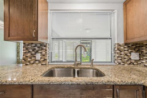 Villa ou maison à vendre à Tampa, Floride: 3 chambres, 208.1 m2 № 2235994 - photo 24