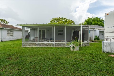 Villa ou maison à vendre à Lehigh Acres, Floride: 3 chambres, 134.34 m2 № 1895661 - photo 12