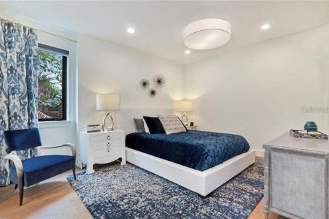 Casa en alquiler en Tampa, Florida, 6 dormitorios, 608.6 m2 № 1262485 - foto 25