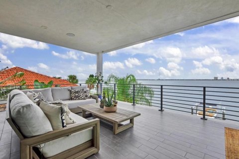 Casa en alquiler en Tampa, Florida, 6 dormitorios, 608.6 m2 № 1262485 - foto 21