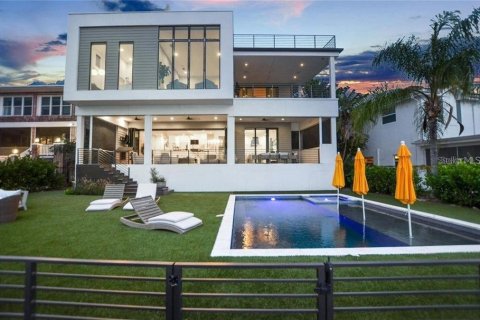 Casa en alquiler en Tampa, Florida, 6 dormitorios, 608.6 m2 № 1262485 - foto 2