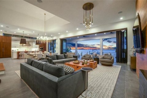 Casa en alquiler en Tampa, Florida, 6 dormitorios, 608.6 m2 № 1262485 - foto 9