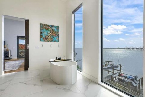Casa en alquiler en Tampa, Florida, 6 dormitorios, 608.6 m2 № 1262485 - foto 17