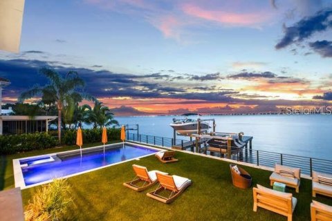 Casa en alquiler en Tampa, Florida, 6 dormitorios, 608.6 m2 № 1262485 - foto 3